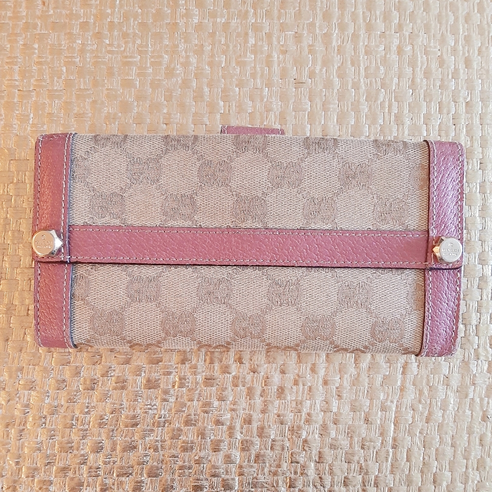 Gucci Wallet - 100% Authentic
